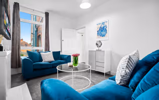 Luxury Three Bedroom House - Parking - Garden