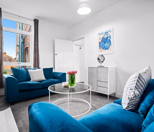 Luxury Three Bedroom House - Parking - Garden