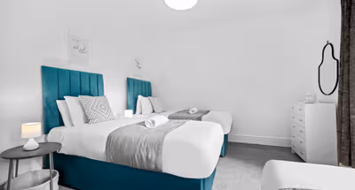 Luxury Three Bedroom House - Parking - Garden