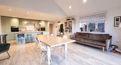 Large 4/5 bedroom house near to Lincoln