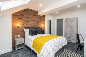 135 Hollis Road (Coventry)