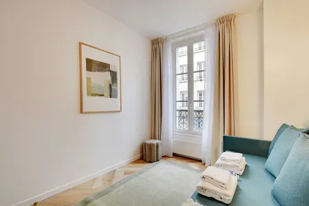 Chic Parisian Getaway – Sleeps 8 in Trendy Bastille