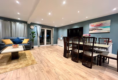 Elegant 5 Bedroom House