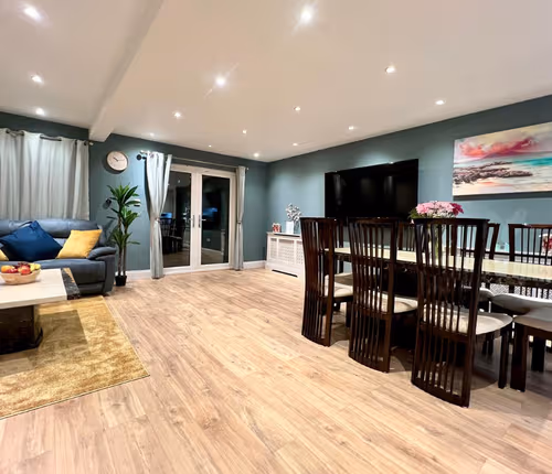 Elegant 5 Bedroom House