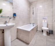 EVEREST LODGE APARTMENTS