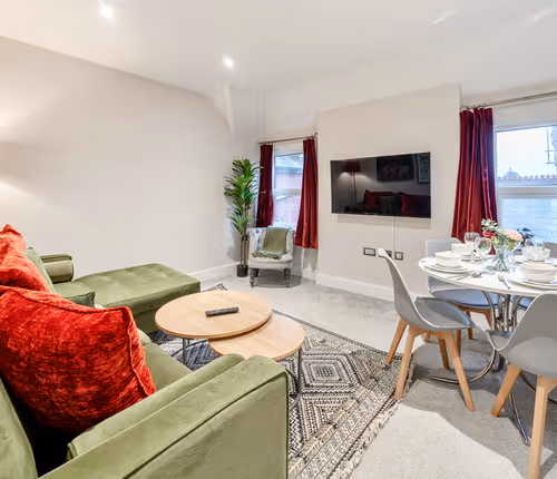 EVEREST LODGE APARTMENTS