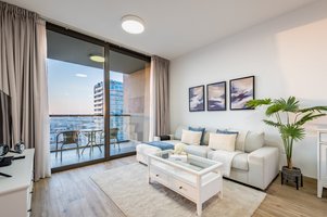 East 40 One Bedroom Apartment