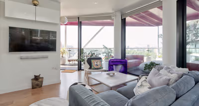 River-View Spectacular