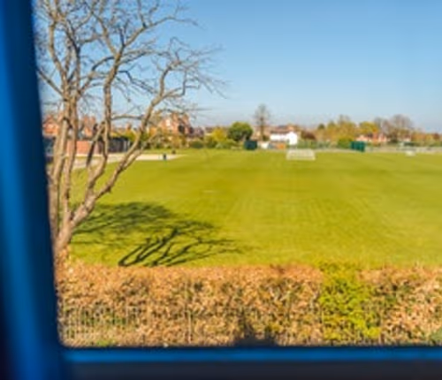 Games Room | Free Park | 3Bed Home in Chester
