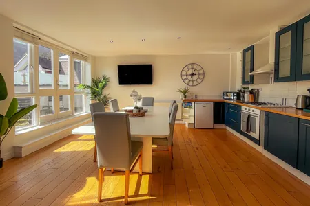 School Path Ironbridge Townhouse with Roof Terrace