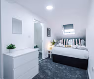 4-Bed Townhouse, Sleeps 10 with Games Room!