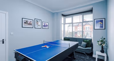 4-Bed Townhouse, Sleeps 10 with Games Room!