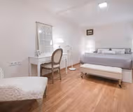 Passeig Colon service apartment