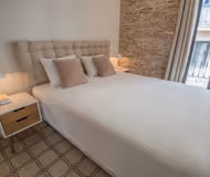 Carrer Serviced Apartment
