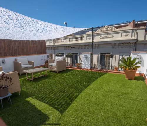 Carrer Serviced Apartment