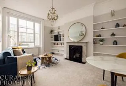 Chic & Light-filled Earls Court Flat near Tube