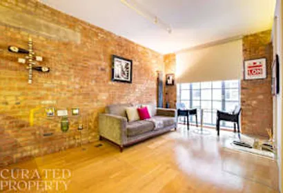 Central Soho Lofts with Lift, AirCon & Concierge