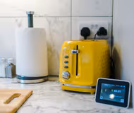 Beautiful 3 Bed Home In Altrincham, Free Parking