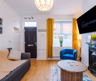 Beautiful 3 Bed Home In Altrincham, Free Parking