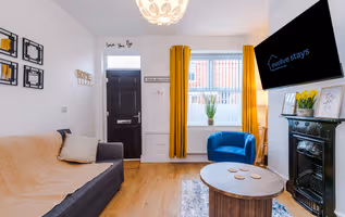Beautiful 3 Bed Home In Altrincham, Free Parking