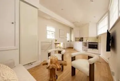 Charming One-Bedroom Retreat in Historic Bath