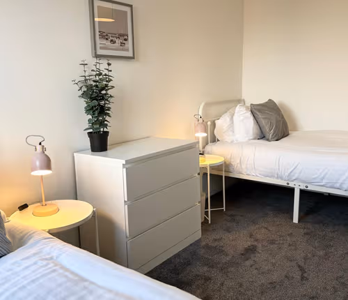 5 Bedroom Home with Garden