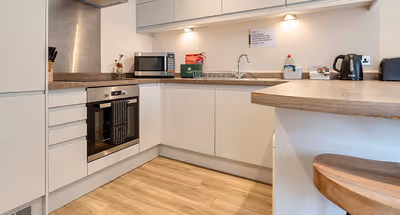 LONDON STREET APARTMENT