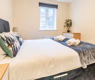 LONDON STREET APARTMENT