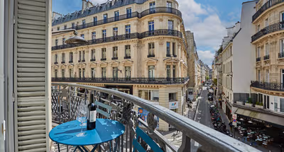 Exceptional 4-bedroom apartment on Rue du 4 Septembre, Opera - Vendome