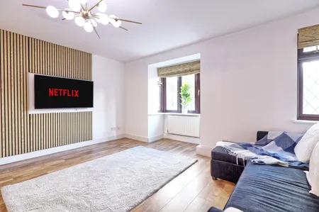 4BR 2BATH House with FREE Parking in Rivenhall