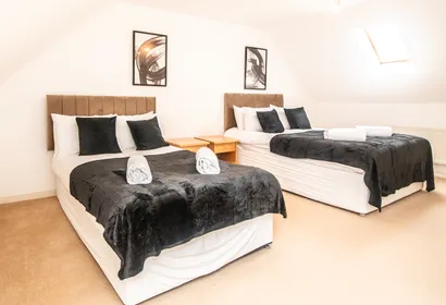 The Ipswich Group Retreat: 4BR 3BATH Ample Parking