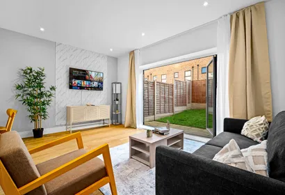 Luxury 3 bed townhouse, Garden, Wi-Fi, Parking