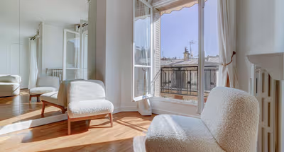 Rue de la Pompe Serviced Apartment in Passy, Mobility Lease