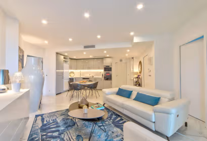 Av. des Frères Roustan Serviced Apartment