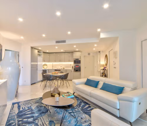 Av. des Frères Roustan Serviced Apartment