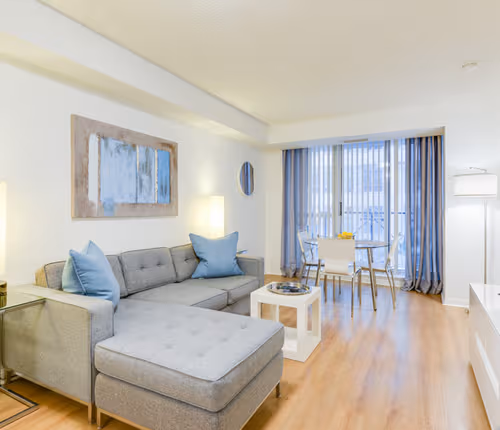 Memento Simcoe Street Apartment