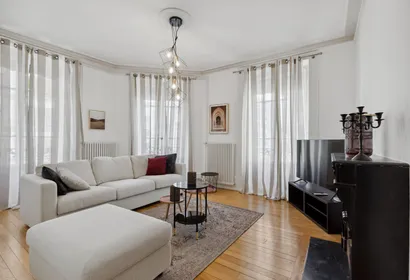 Colladon service apartment