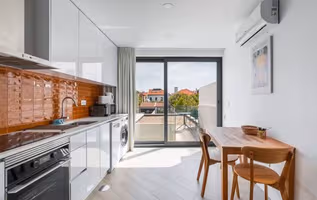 Manuel Luiz service apartment