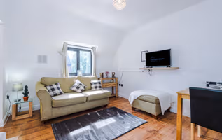 Chic Warrington House with Parking | Full Equipped