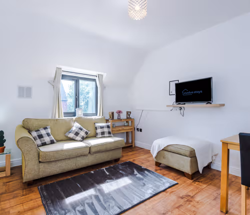 Chic Warrington House with Parking | Full Equipped