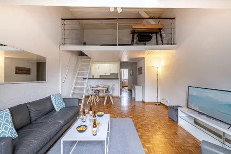 Nations Serviced Apartment, Les Paquis District