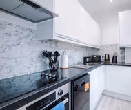 5 br house near Leeds City Centre with free parking