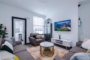 5 br house near Leeds City Centre with free parking