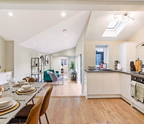 Modern 3x bed with outside space