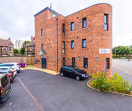 2B Apart close to Everton FC