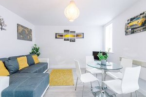 2B Apart close to Everton FC