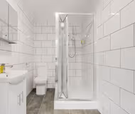 Enormous 5 bedroom House with 3 bathrooms