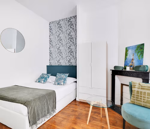 Studio on Rue Fresnel, steps away from the Seine & the Eiffel