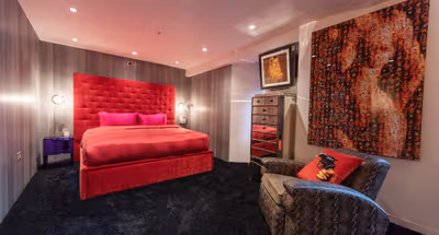 Luxurious Loft Central Soho - 3 Bedrooms & Office!