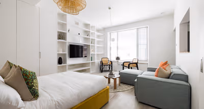 Light-filled Studio with AirCon near Tube